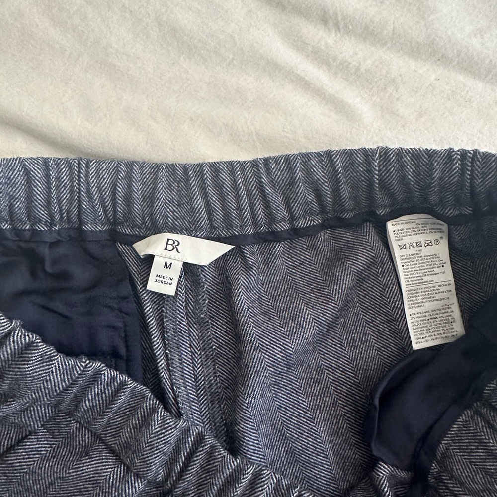 Banana Republic Mid-Rise Pull-On Italian Flannel Pant - Picture 3 of 3